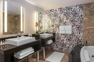 Standard King Room Mobility or hearing accessible